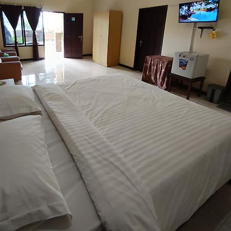 Gita Puri Redpartner Blitar Hotel Exterior photo