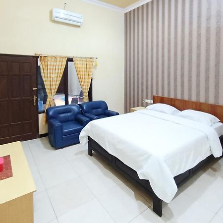 Gita Puri Redpartner Blitar Hotel Exterior photo